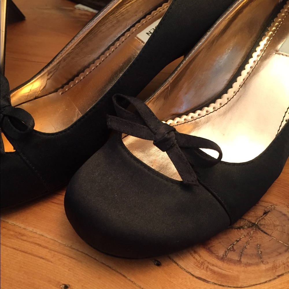 Steve Madden retro pumps